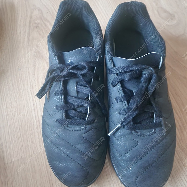 아동 축구화 이미지