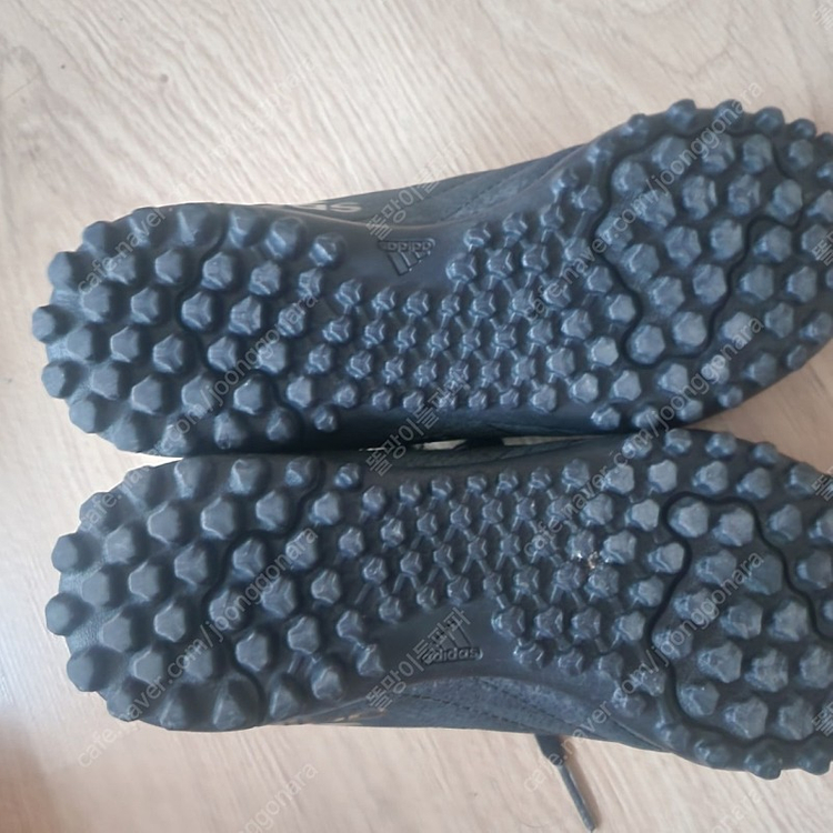 아동 축구화 이미지