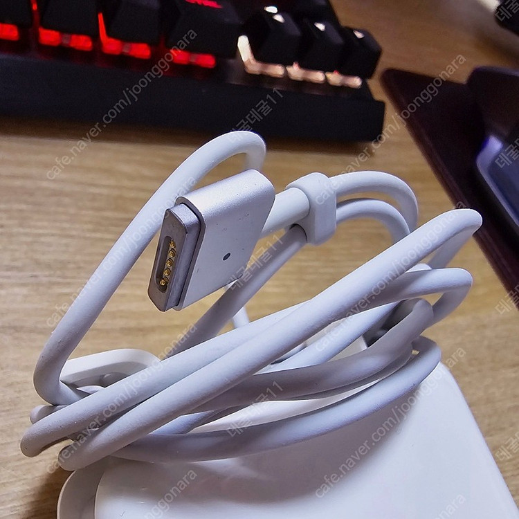 맥세이프2 85W(맥북프로 레티나 2012-2015용) 판매합니다. 이미지