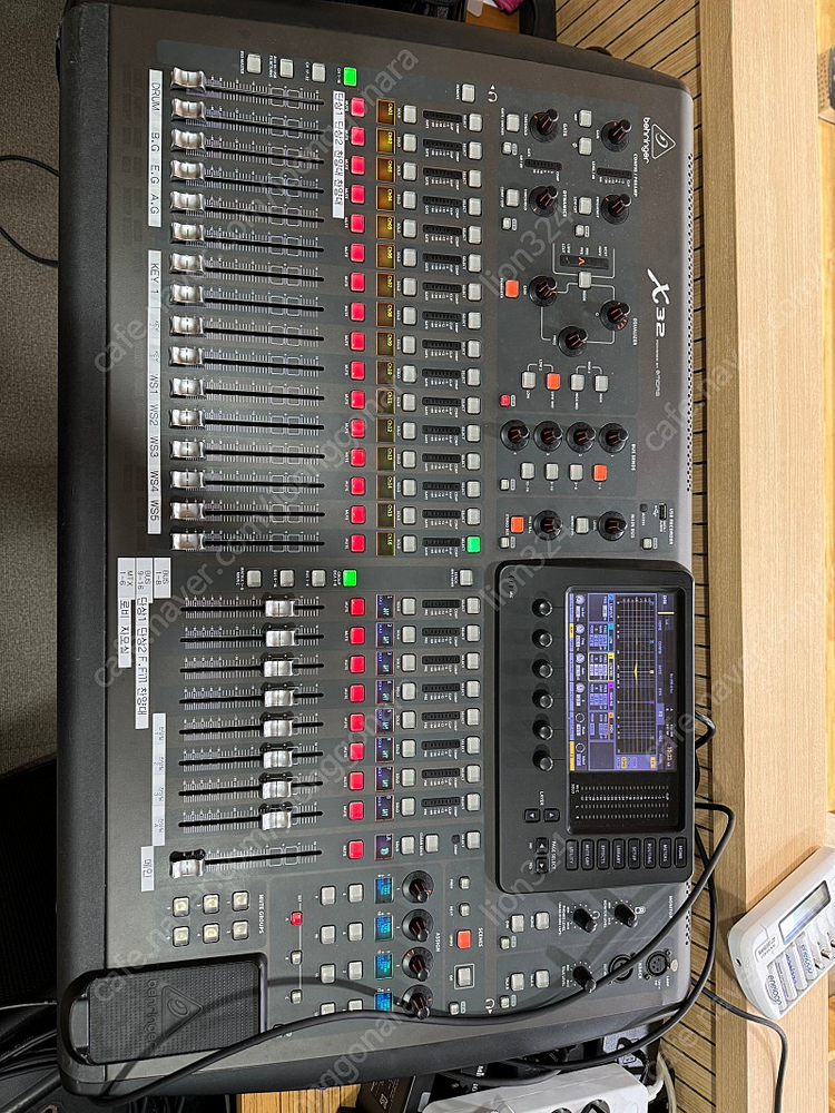 베링거 X32 32ch 판매합니다. 이미지