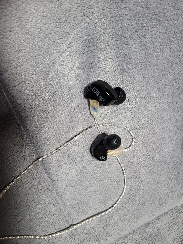 디렘 프로 마스터 (케이블, 이어팁 포함) 이미지