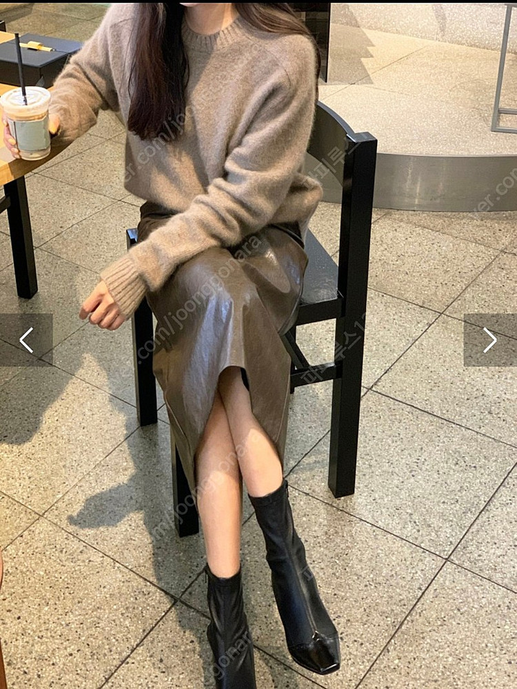 원모어띵 Texture Faux Leather Skirt 이미지