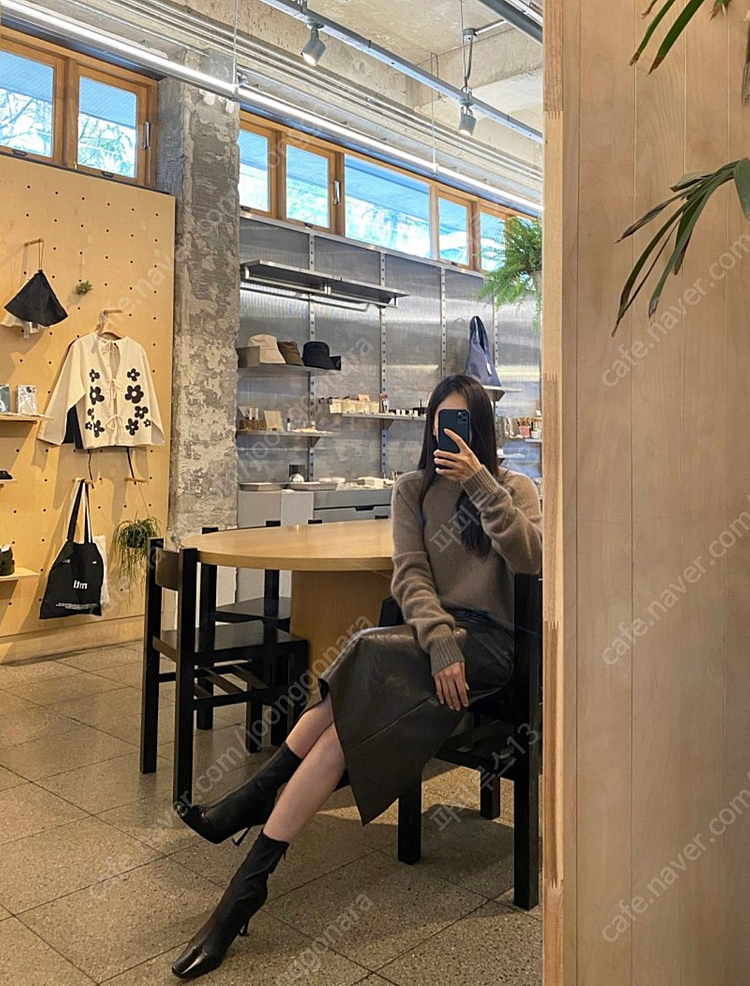 원모어띵 Texture Faux Leather Skirt 이미지