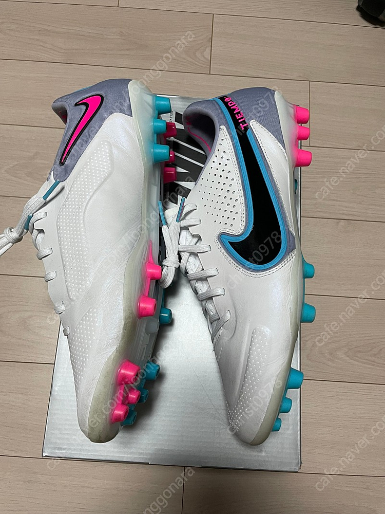 티엠포 레전드9 ag 275사이즈 A급 판매합니다. 이미지