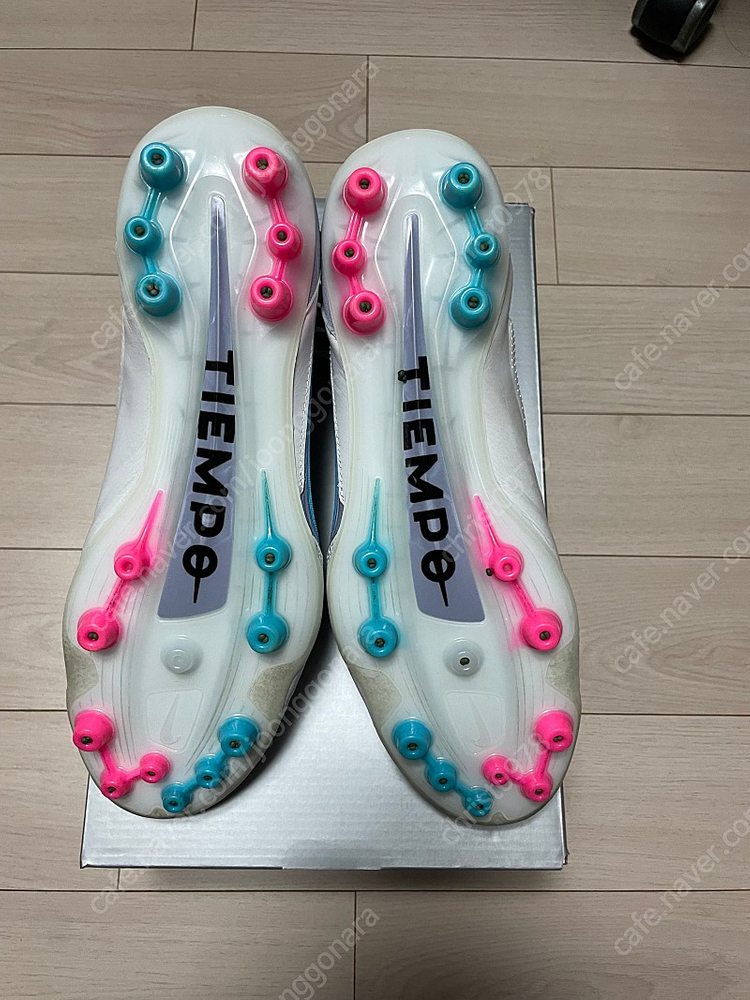 티엠포 레전드9 ag 275사이즈 A급 판매합니다. 이미지