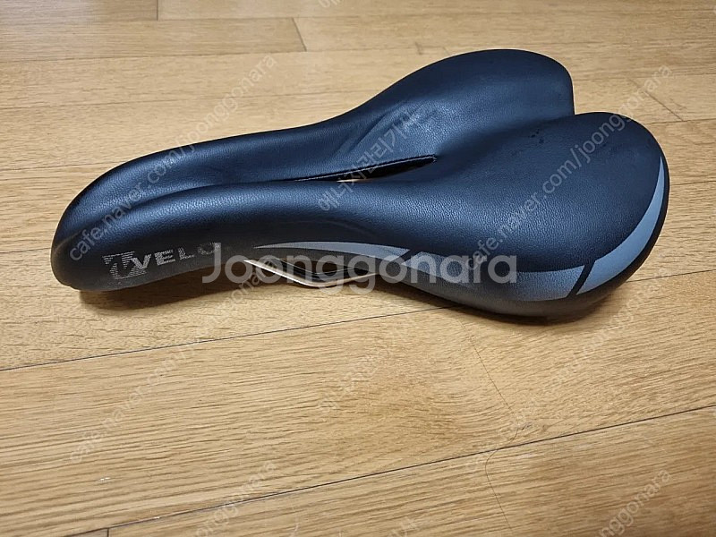 사용 횟수 적은 안장 팝니다--1