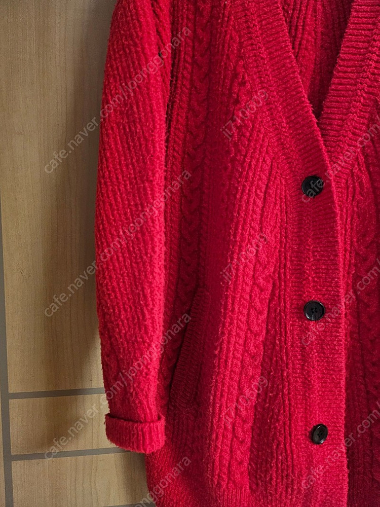 럭키슈에뜨 레드 가디건 보카바카 뽀글이 그로브 가디건 이미지