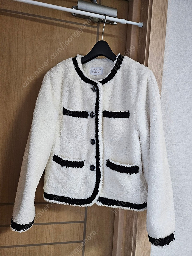 럭키슈에뜨 레드 가디건 보카바카 뽀글이 그로브 가디건 이미지