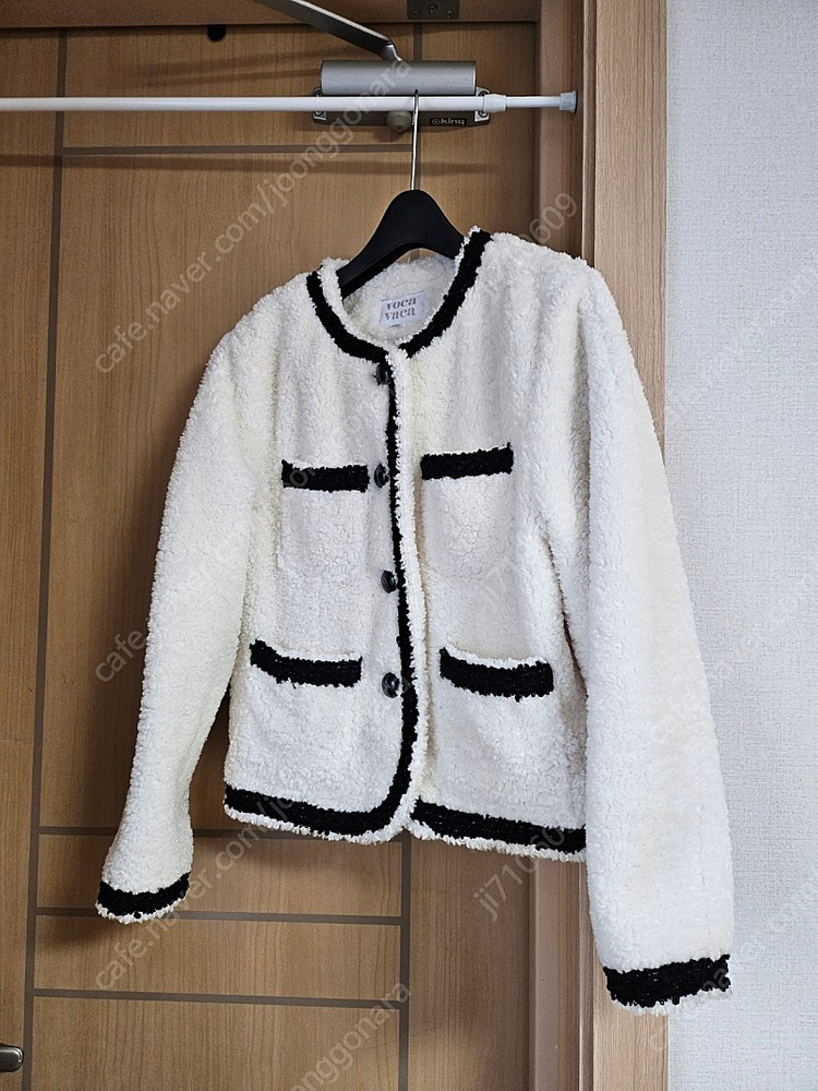 럭키슈에뜨 레드 가디건 보카바카 뽀글이 그로브 가디건 이미지