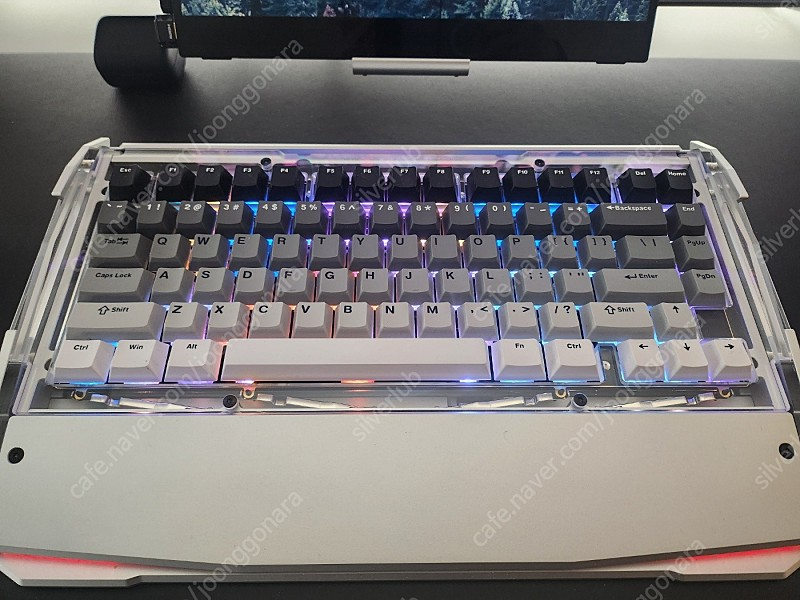 블랙다이아몬드 75 실버색상 키보드 팝니다. 이미지