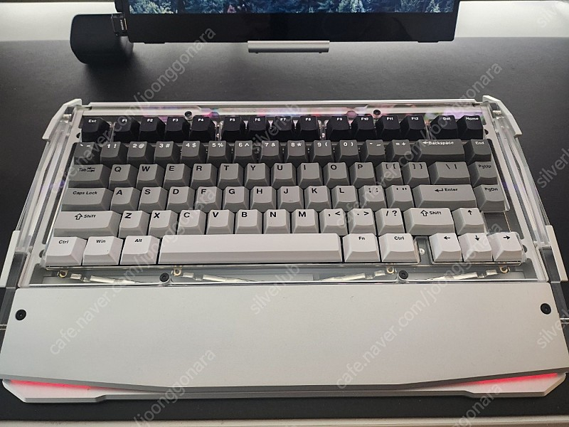 블랙다이아몬드 75 실버색상 키보드 팝니다. 이미지