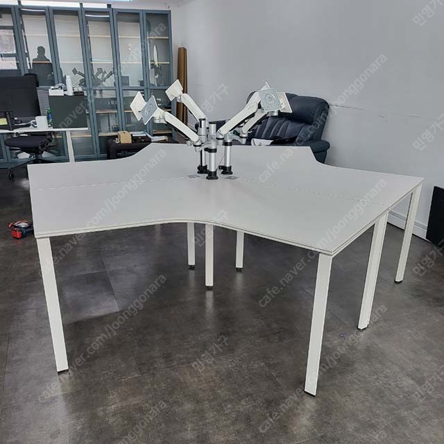 퍼시스 매입 가구 판매 렌탈 - 대형 창고 운영 이미지