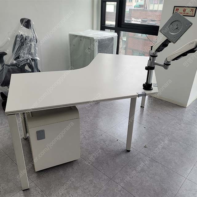 퍼시스 매입 가구 판매 렌탈 - 대형 창고 운영 이미지