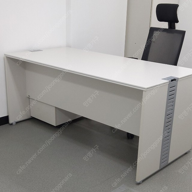 퍼시스 매입 가구 판매 렌탈 - 대형 창고 운영 이미지