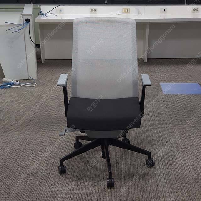 퍼시스 매입 가구 판매 렌탈 - 대형 창고 운영 이미지