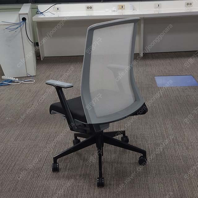 퍼시스 매입 가구 판매 렌탈 - 대형 창고 운영 이미지