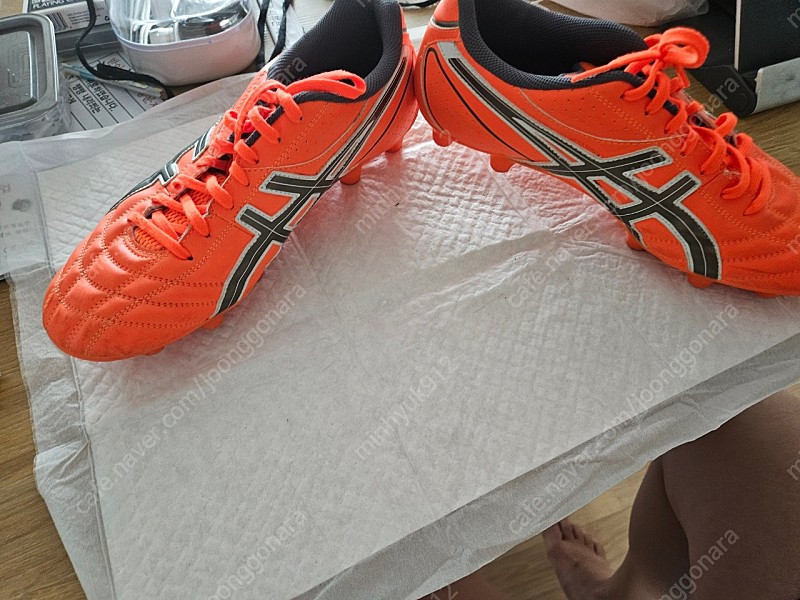 아식스 축구화 판매합니다.2회착용 했습니다. 이미지