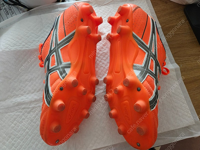 아식스 축구화 판매합니다.2회착용 했습니다. 이미지