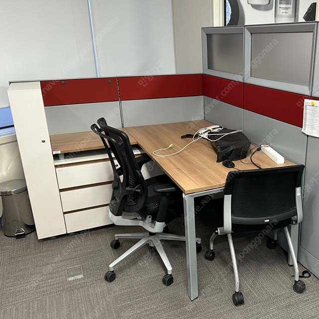 퍼시스 사무용가구 외 데스커 스틸케이스 등등 사무용 가구 많습니다. 이미지