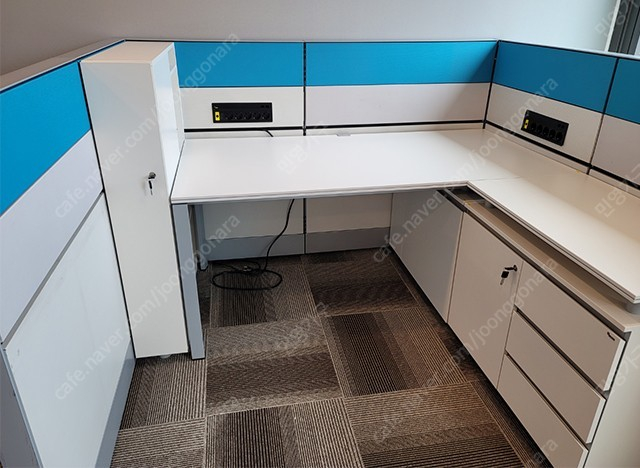 퍼시스 사무용가구 외 데스커 스틸케이스 등등 사무용 가구 많습니다. 이미지