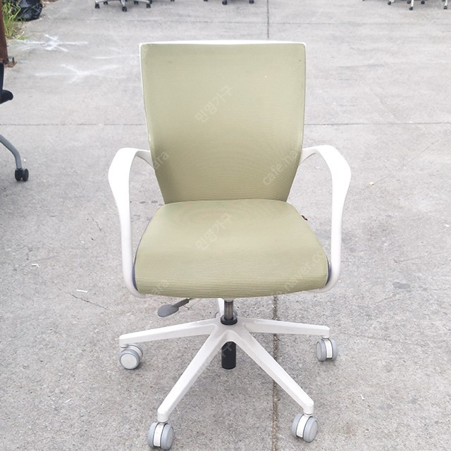 퍼시스 사무용가구 외 데스커 스틸케이스 등등 사무용 가구 많습니다. 이미지