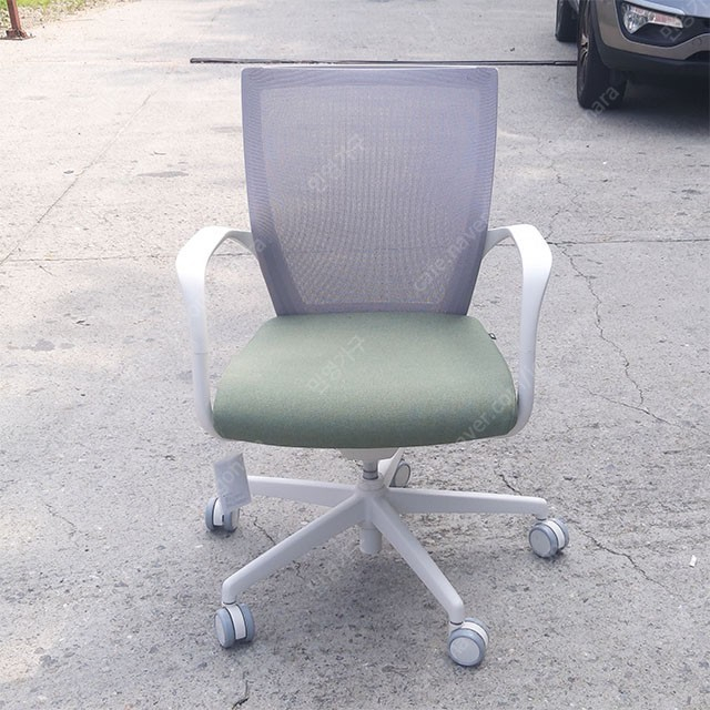 퍼시스 사무용가구 외 데스커 스틸케이스 등등 사무용 가구 많습니다. 이미지