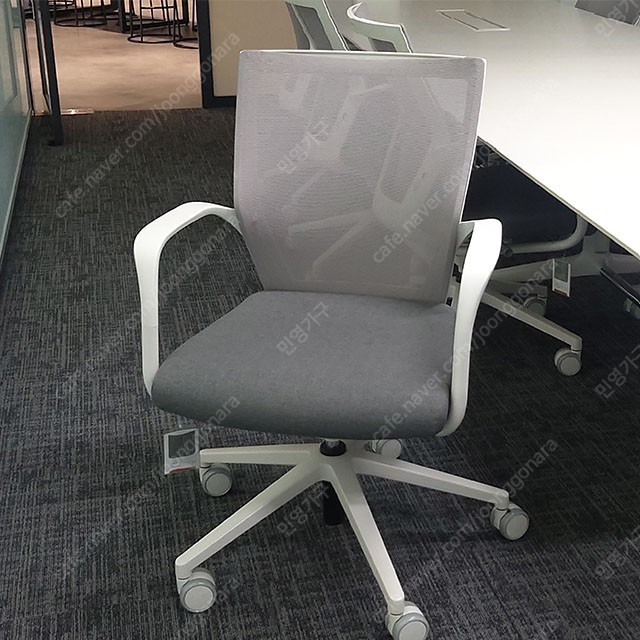 퍼시스 사무용가구 외 데스커 스틸케이스 등등 사무용 가구 많습니다. 이미지