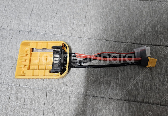 디월트 배터리 셀 밸런싱 충전케이블 판매--1