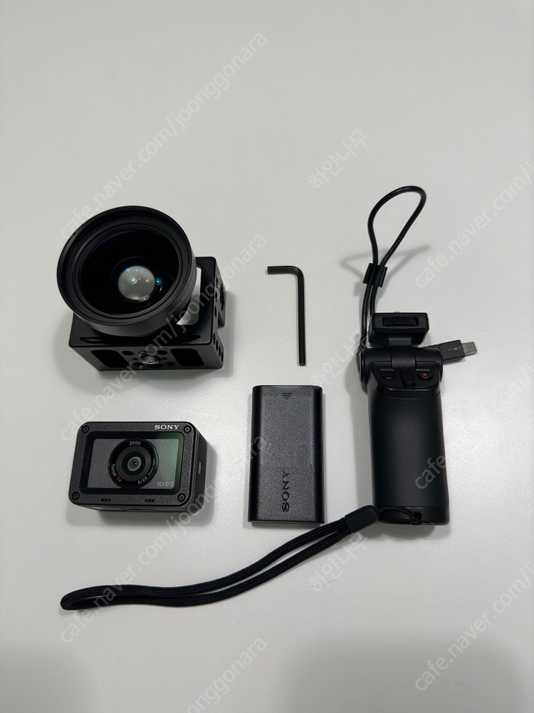 소니 rx0m2, 박스, 슈팅그립, 정품충전기, 배터리 2개, 광각렌즈 포함--1