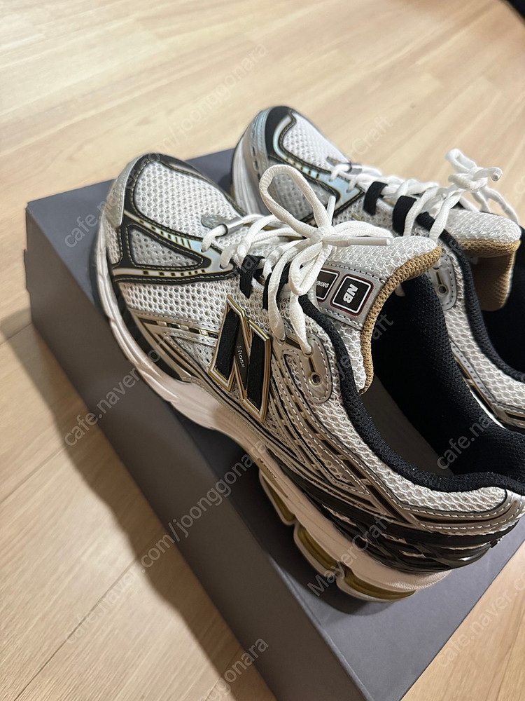 뉴발란스 1906r 화이트골드 260사이즈 이미지