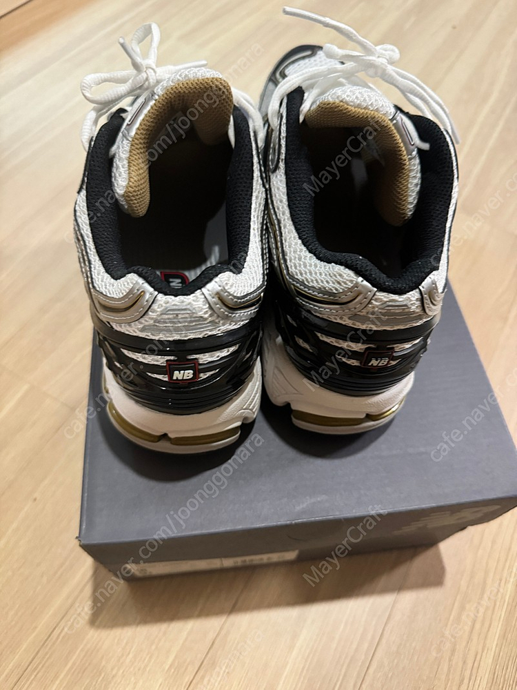 뉴발란스 1906r 화이트골드 260사이즈 이미지