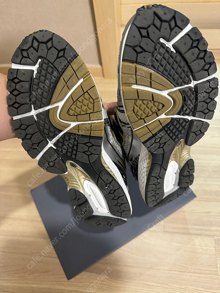 뉴발란스 1906r 화이트골드 260사이즈 이미지