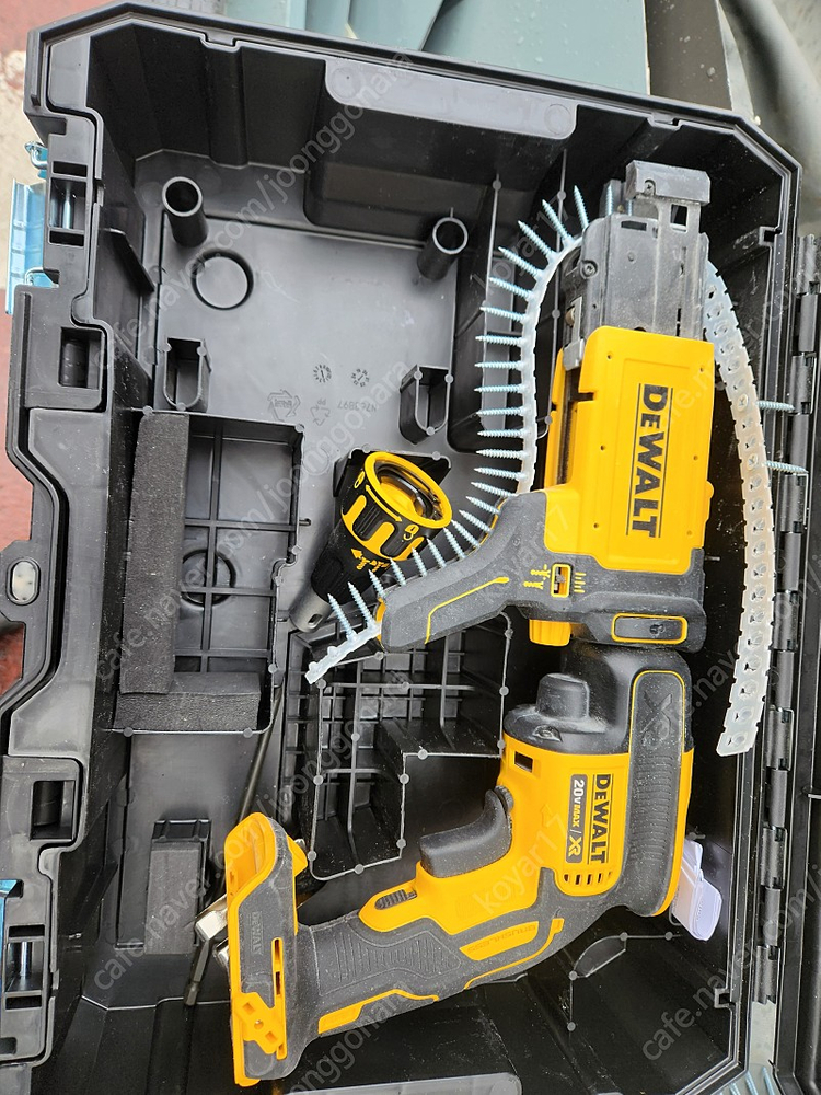 디월트 충전 매거진 드라이버 A급 이미지