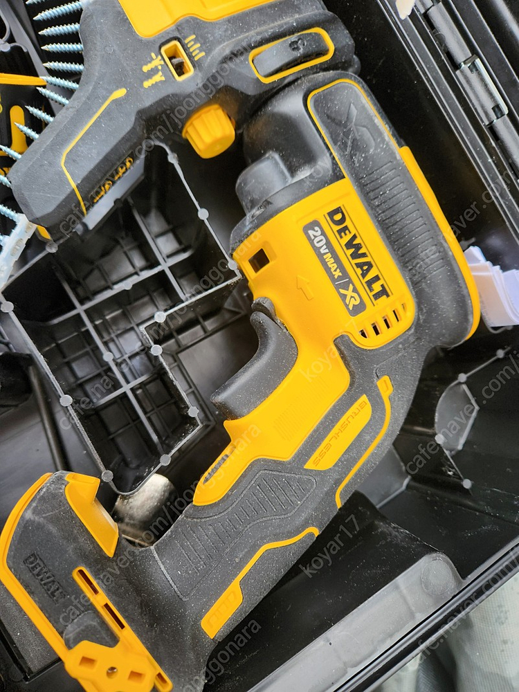 디월트 충전 매거진 드라이버 A급 이미지