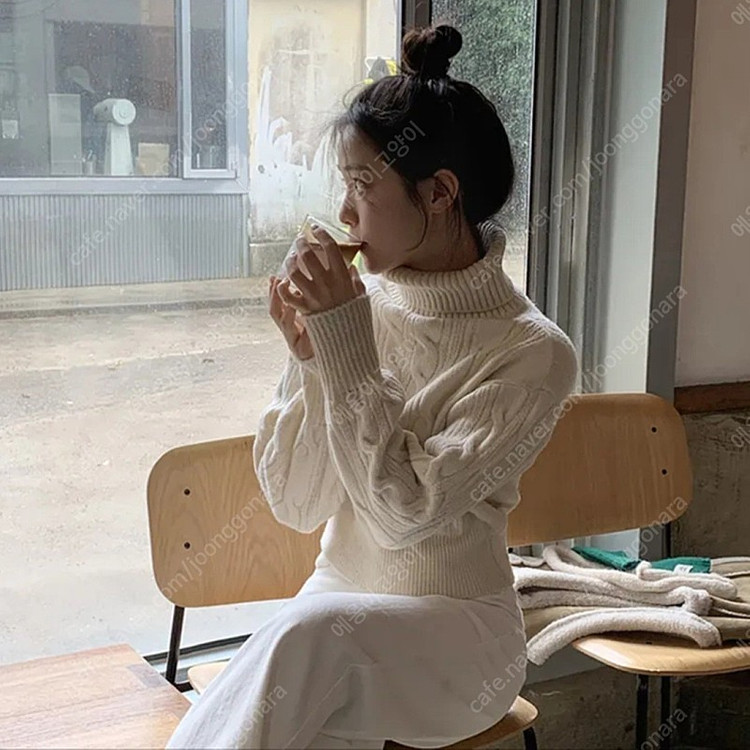 아뜨랑스 유리아 케이블 폴라넥 하객룩 니트--2