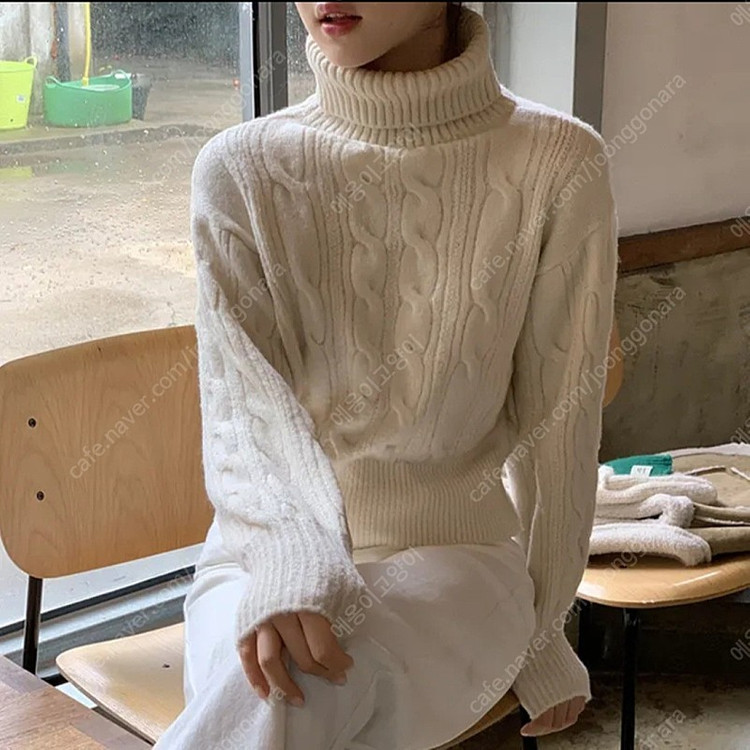 아뜨랑스 유리아 케이블 폴라넥 하객룩 니트--3