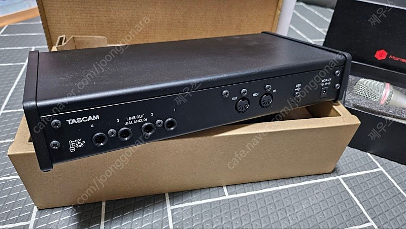 타스캄 us44 오디오인터페이스 + 몬스터7 다이나믹 마이크 2개 이미지