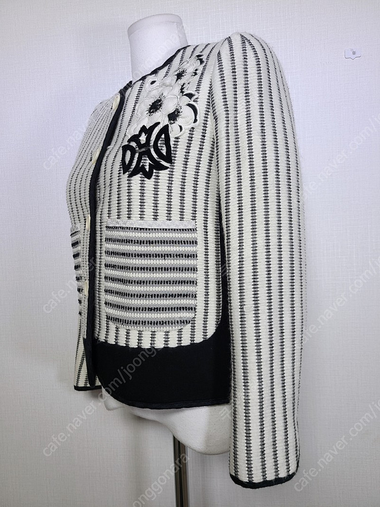 DEWL 여성울자켓 누빔 니들워크 블랙 화이트 55 꽃자수 이미지