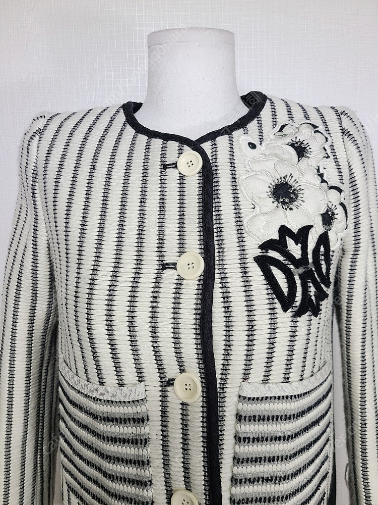 DEWL 여성울자켓 누빔 니들워크 블랙 화이트 55 꽃자수 이미지
