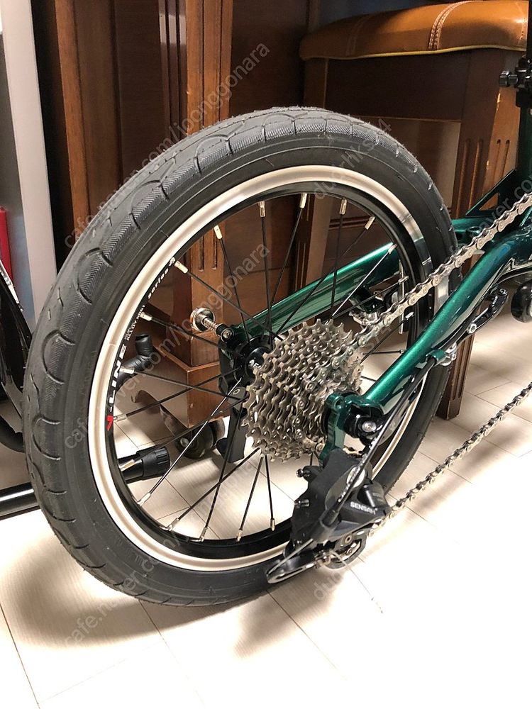 구스트 16인치 305 커스텀 이미지