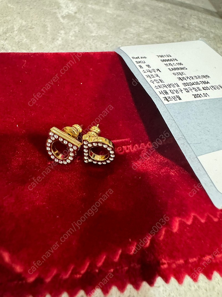 페레가모 간치니 귀걸이 금장 이미지