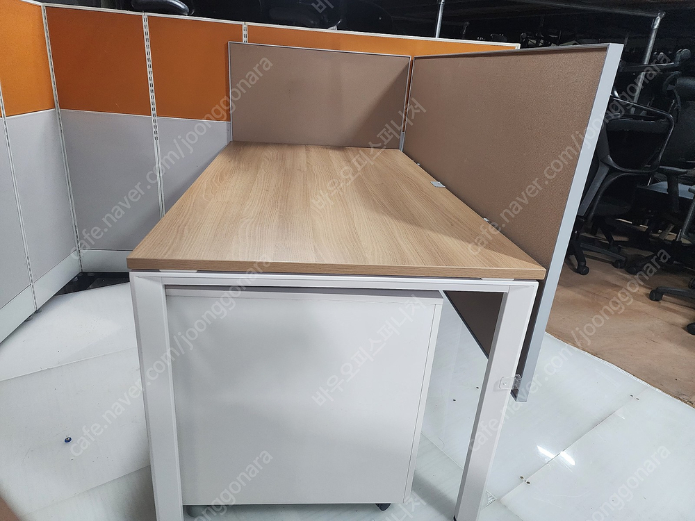 퍼시스 1400책상 전면스크린 파티션 판매합니다. 이미지