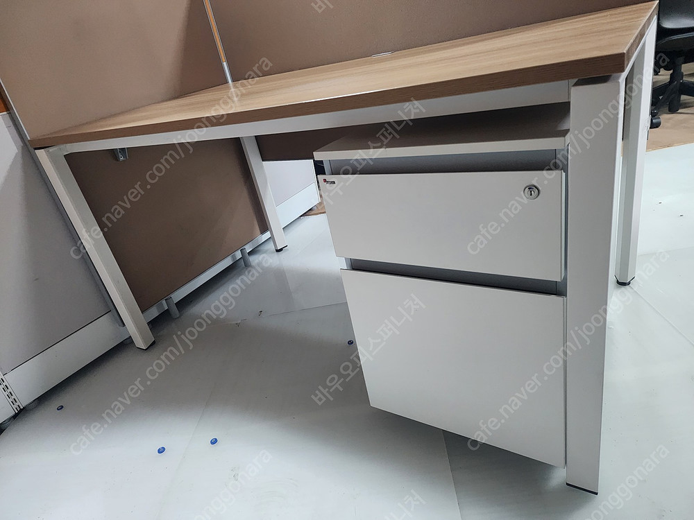 퍼시스 1400책상 전면스크린 파티션 판매합니다. 이미지