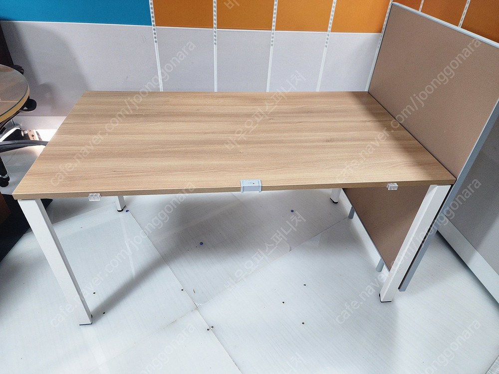 퍼시스 1400책상 전면스크린 파티션 판매합니다. 이미지