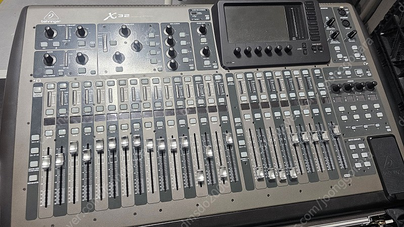 음향믹서 베링거X32 풀사이즈 팝니다. 이미지