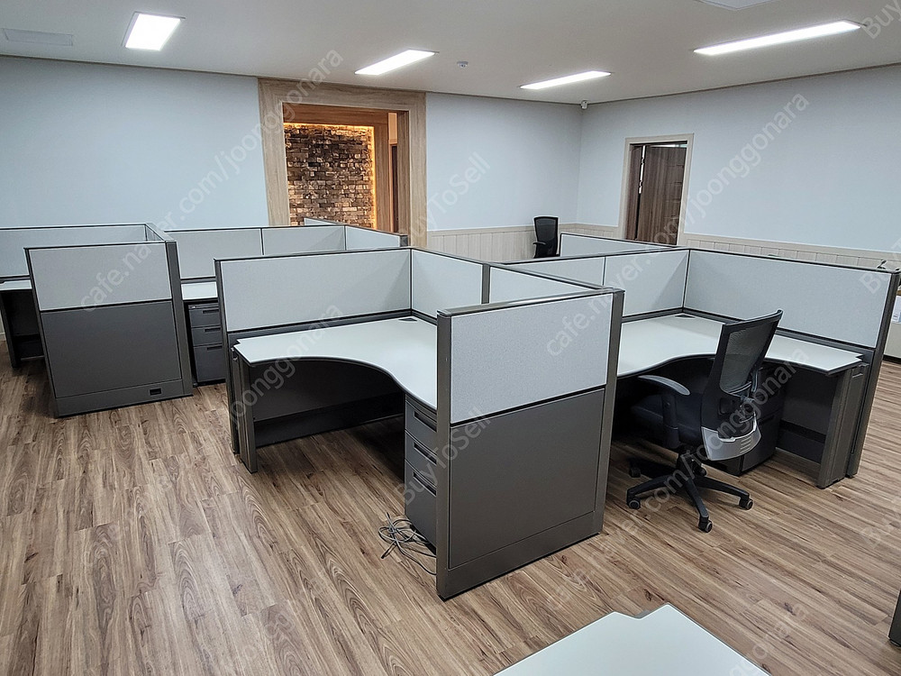 퍼시스 L형책상 메쉬의자 파티션 중고사무용가구 대량판매 이미지