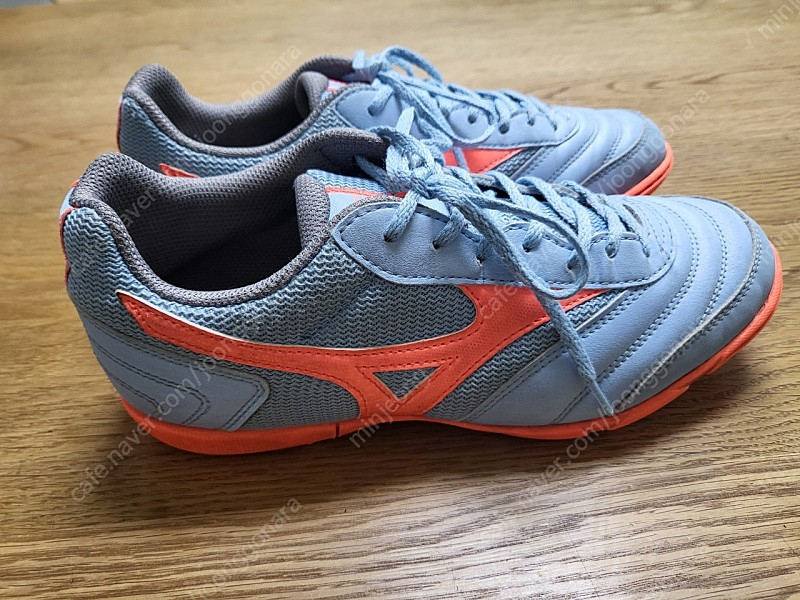 미즈노 풋살화 250 이미지