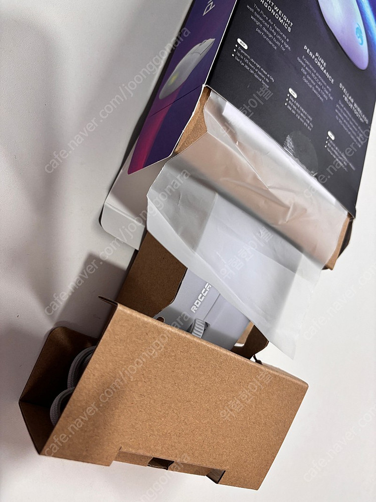 로캣 퓨어 에어 Pure Air White 무선 게이밍 마우스 이미지