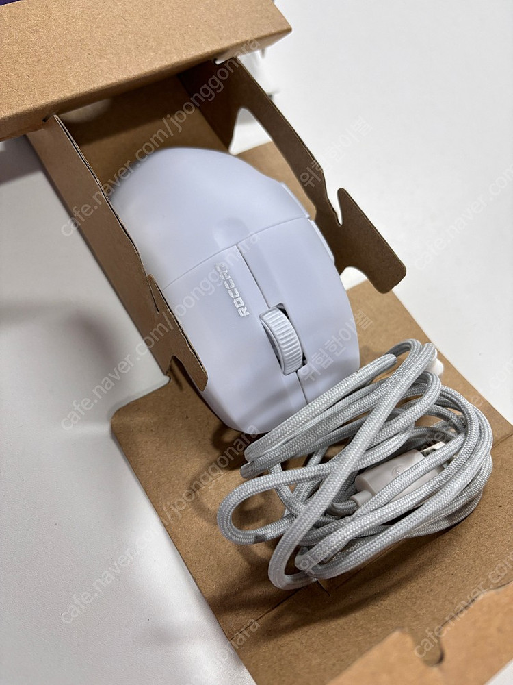 로캣 퓨어 에어 Pure Air White 무선 게이밍 마우스 이미지