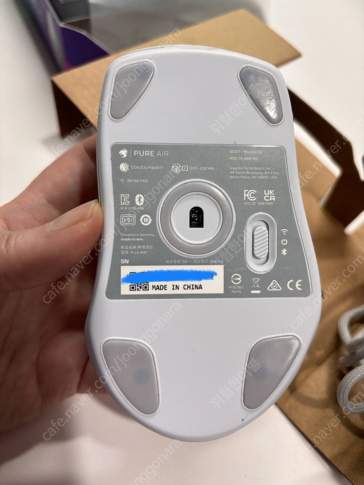 로캣 퓨어 에어 Pure Air White 무선 게이밍 마우스 이미지